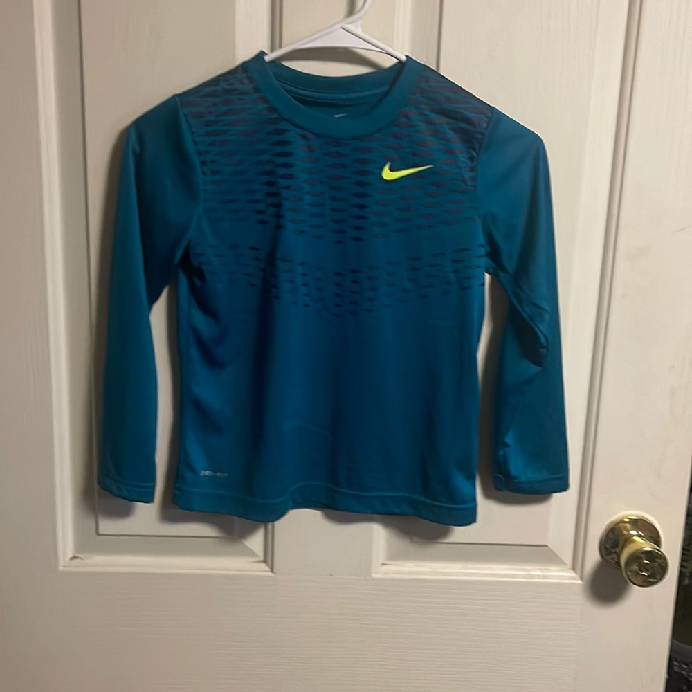 Nike long sleeve shirt size 7